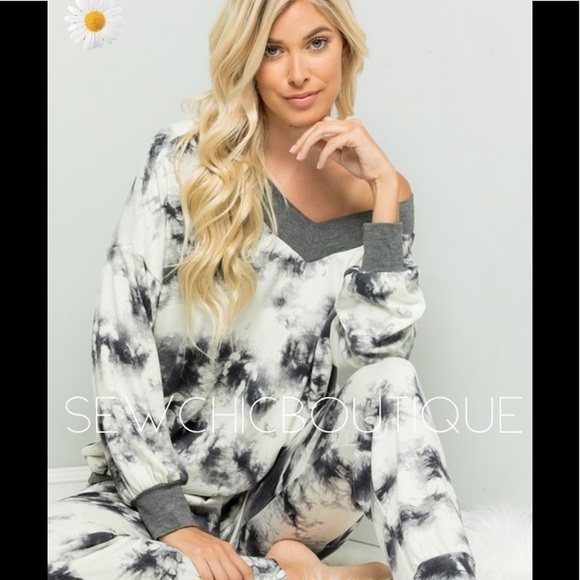 RESTOCKED in White & Black!! V-Neck LS Tie Dye Top - Picture 1 of 6